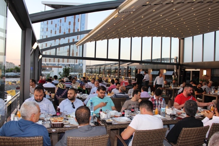 koyuncu-fiattan-dost-ve-musterilerine-iftar--(3).jpg