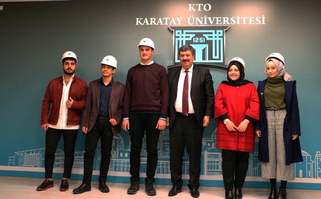 kto-karatay’da-ogrenciler--(2).jpg