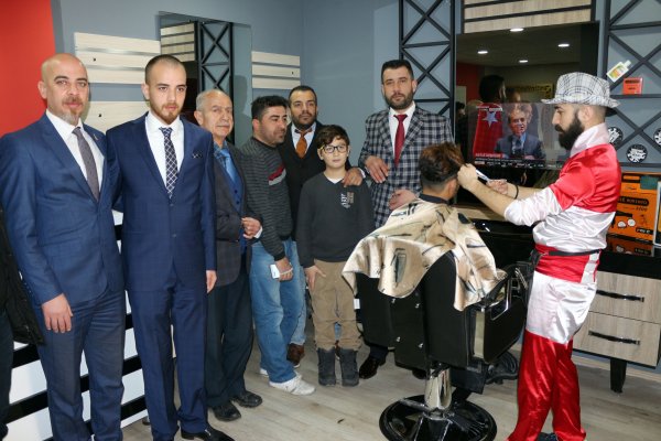 kuafor-aynasinda-televizyon-hizmeti-3.jpg