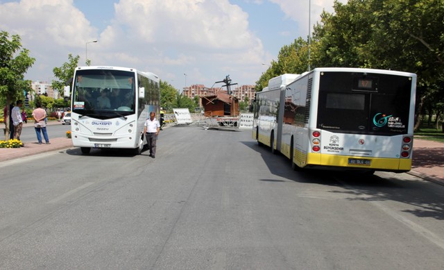 kulube-yuklu-vincin-devirdigi-tabela-diregi-faciaya-yol-aciyordu--(1).jpg