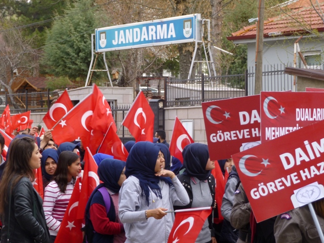 liselilerden-zeytin-dalina-destek--(3).jpg