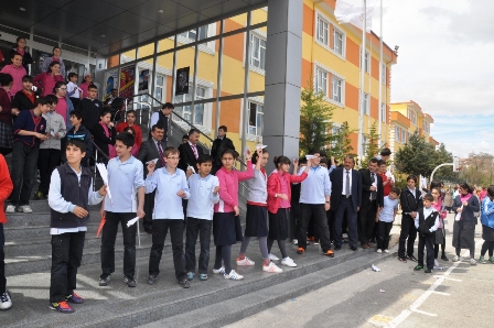 m-aymaz-kagit-ucak.jpg m-aymaz-kagit-ucak.jpg