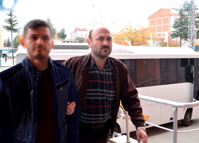 mahrem-askerlere-yonelik-operasyonda-5-tutuklama-(4).jpg