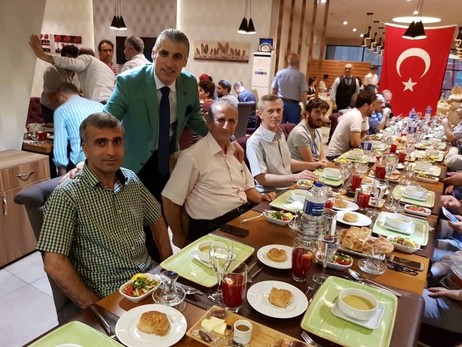 malatyalilar-iftarda-bulustu--(1).jpeg