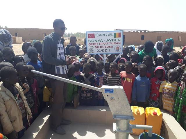 mali’de,-sehit-rifat-turan-hatirlandi-ve-adina-23-yil-sonra-su-kuyusu-acildi-(2).jpeg