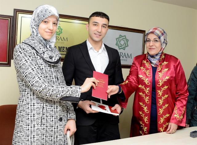 meram’da-2-bin-424-nikah--(1).jpg