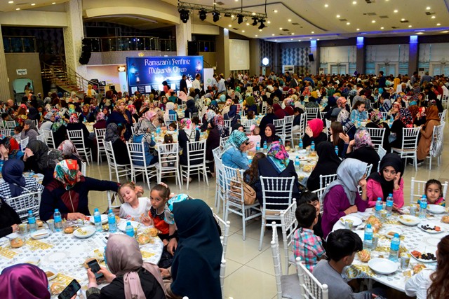 meram-ailesi-iftarda-bulustu-(3).jpg