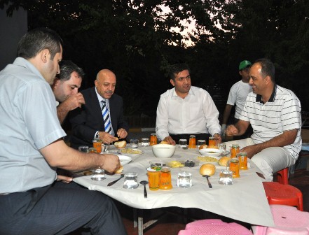 meram-belediyesi-calisanlari-iftarda-bulustu-(3).jpg