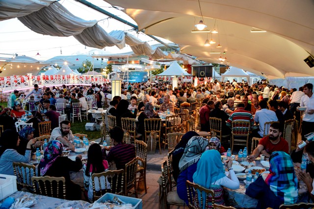 meram-belediyesi-iftarda-bulusturdu-(1).jpg