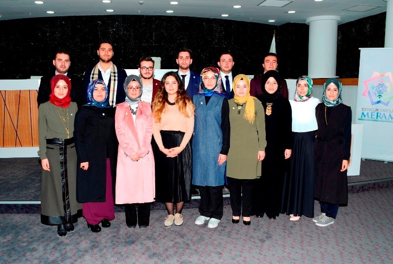 meram-genclik-meclisi’nde-yeni-donem-(10).jpg
