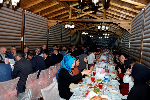 meram-kadin-ve-genclik-meclisleri-iftarda-bulustu-(3).jpg