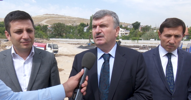 meram-son-durak-yeralti-katli-otoparkinin-temeli-atiliyor-(3).jpg