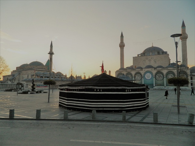mevlana-torenlerinde-bir-ilk-(3)-001.jpg