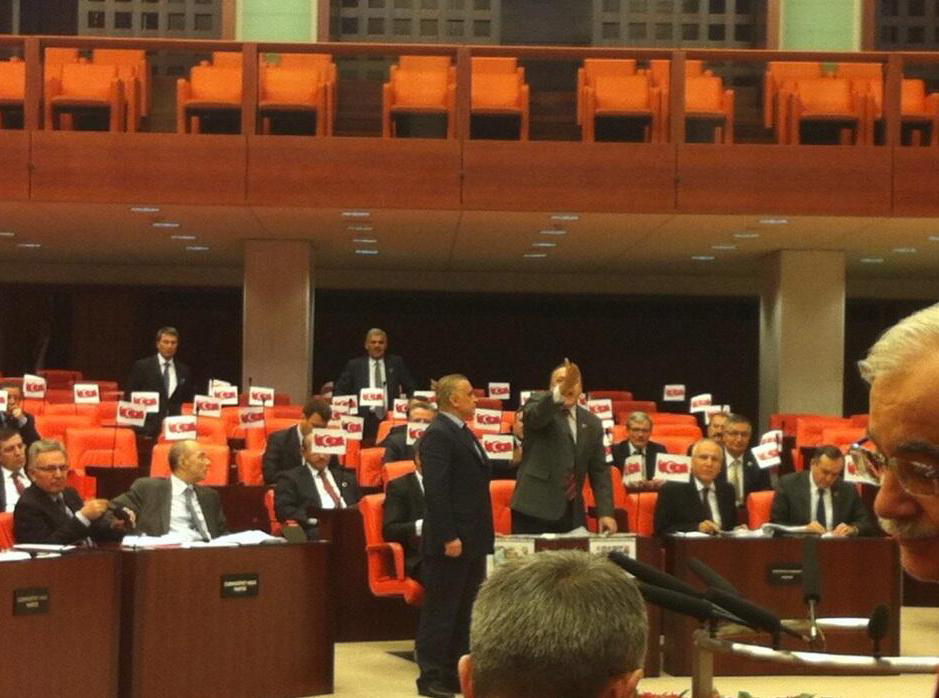 mhp_ocalanin_mektubu_sonrasi_olaganustu_toplandi_3166.jpg mhp_ocalanin_mektubu_sonrasi_olaganustu_toplandi_3166.jpg