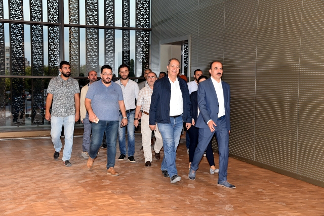 mimarlar-selcuklu-kongre-merkezini-begendi-(3).jpg