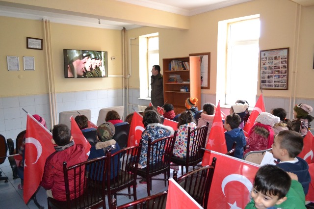 minik-ogrencilerden-zeytin-dali-harekatina-destek-(3).jpg