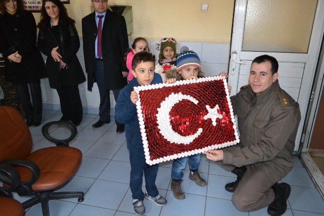 minik-ogrencilerden-zeytin-dali-harekatina-destek-(5).jpg