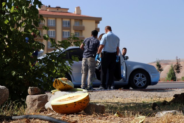 muhtar-birlikte-yasadigi-kadini-bicaklayarak-oldurdu--(2).jpg