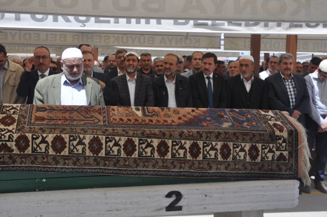 mustafa-ozkan’in-annesi-son-yolculuguna-ugurlandi-(2).jpg