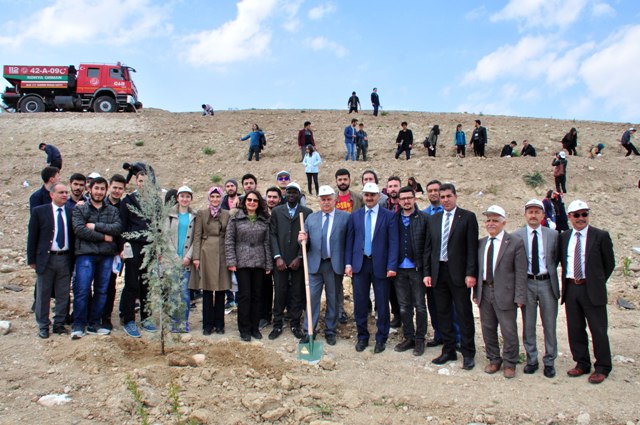 neu’de-agaclandirma-faaliyetleri-devam-ediyor--(2).jpg