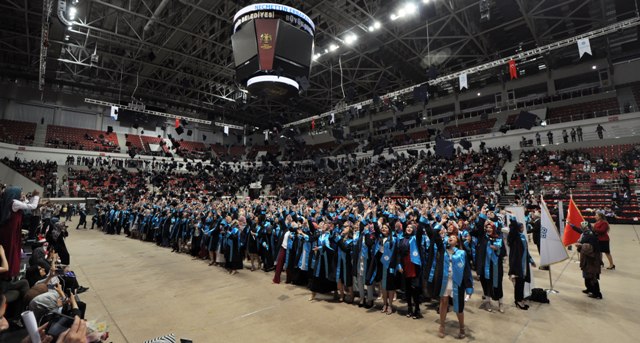 neu-ahmet-kelesoglu-egitim-fakultesi-ogrencileri-mezun-oldu-(1).jpg