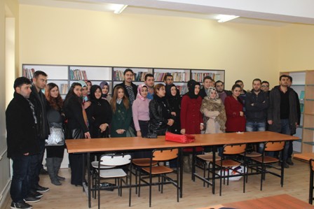 neu-ogrencilerinden-derbent-ortaokuluna-kitap-destegi-(1).jpg