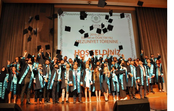 neu-turizm-fakultesi-ogrencilerinin-mezuniyet-heyecani.jpg