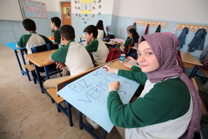ogrenciler,-mesaj-vermek-icin-sustular-(8).jpg