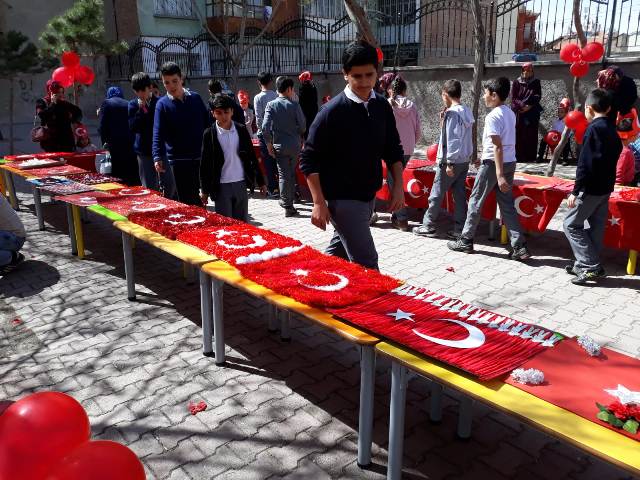 ogrenciler-bayrak-sergisinde-yaristi--(3).jpeg