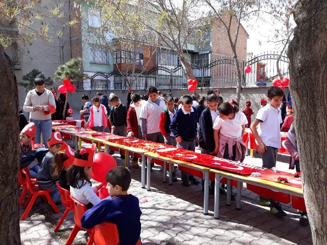 ogrenciler-bayrak-sergisinde-yaristi--(4).jpeg