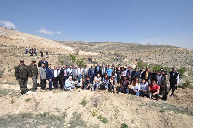 ogrenciler-fidan-dikti-(1).jpg