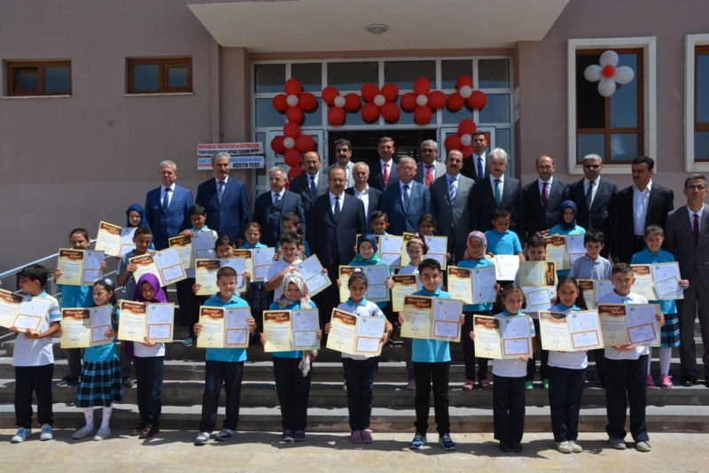 ogrenciler-karne-heyecani-yasadi-(1).jpg