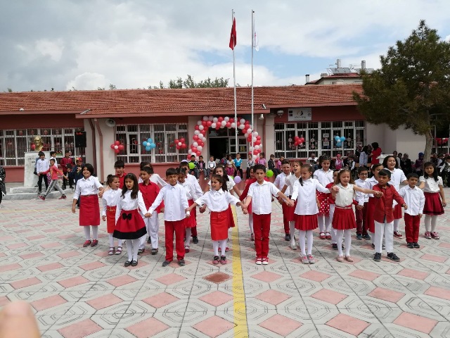 ogrencilerden-yil-sonu-etkinligi-(2).jpg