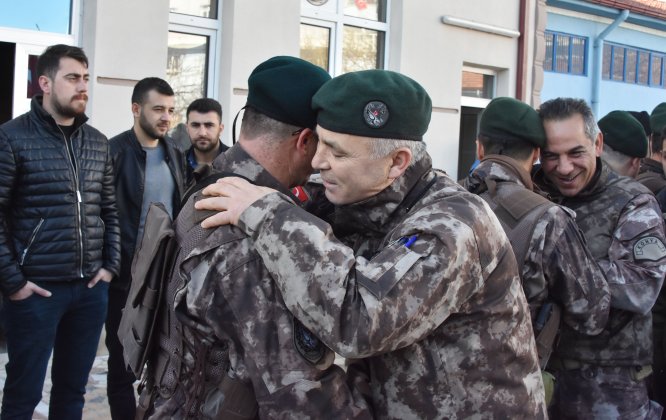 ozel-harekat-polisleri,-tekbirlerle-afrine-ugurlandi-(10).jpg