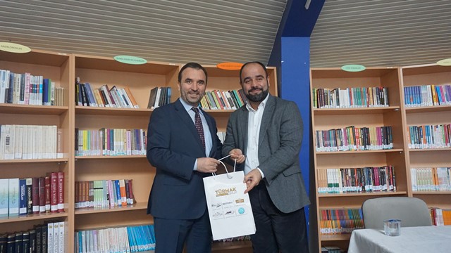 ozel-turmak’ta-yazar-bulusmasi-.jpg