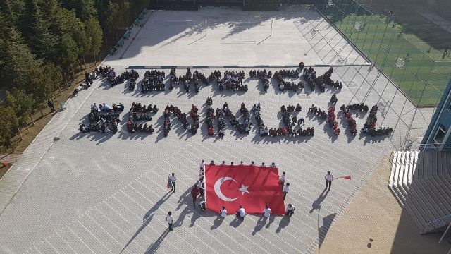 ozel-turmak-ogrencileri-mehmetcik’i-unutmadi.jpeg