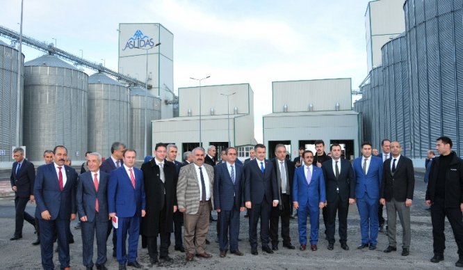 pakdemirli’den-borsa’ya-takdir-(1).jpg