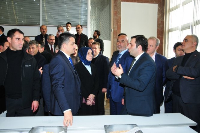 pakdemirli’den-borsa’ya-takdir-(2).jpg