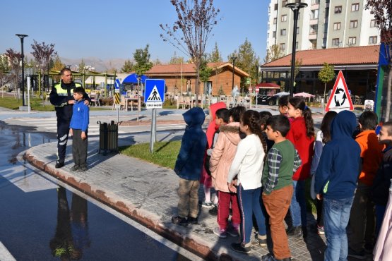 pekyatirmaci,cocuklarimiza-trafik--(2).jpg