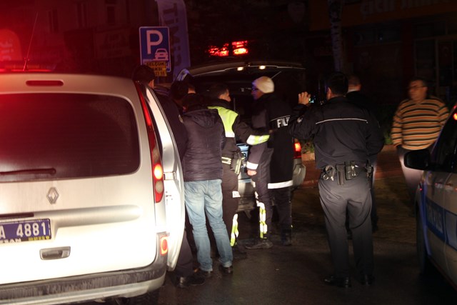 polisten-kacan-alkollu-surucu-yakalaninca-avukat-kimligi-gostermek-istedi--(2).jpg