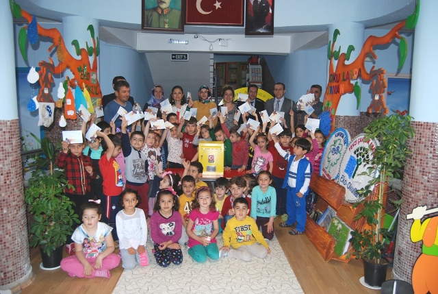 postacilar-bu-kez-anneler-icin-mektup-goturdu-(2).jpg
