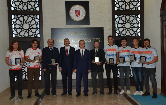 rektor-ozcelik’ten,-teknofest’te--(8).jpg