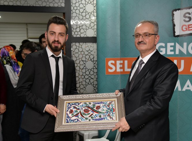 rektor-ozcelik,-sedir-sohbetlerinin--(2).jpg