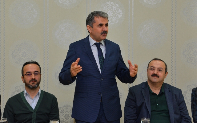 rektor-yardimcisi-karabulut,-lise-ogrencileriyle-yemekte-bulustu-(4).jpg