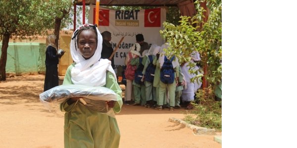ribat-derneginden-sudanli-yetimlere-okul-malzemesi-destegi-(4).jpg