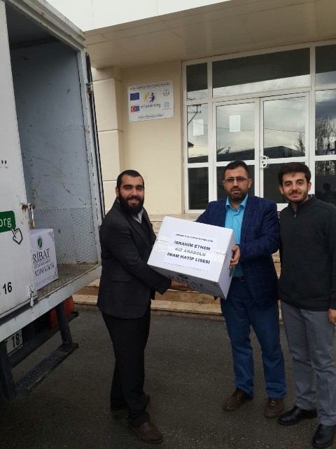 ribattan-ihtiyac-sahibi-ogrencilere-5-bin-cift-ayakkabi-(7).jpg