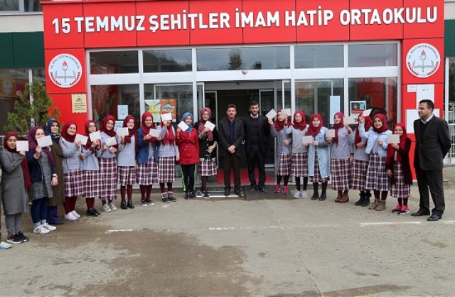 rizeli-ogrencilerden-mehmetcike-siz-bizim-gururumuzsunuz--3.jpg
