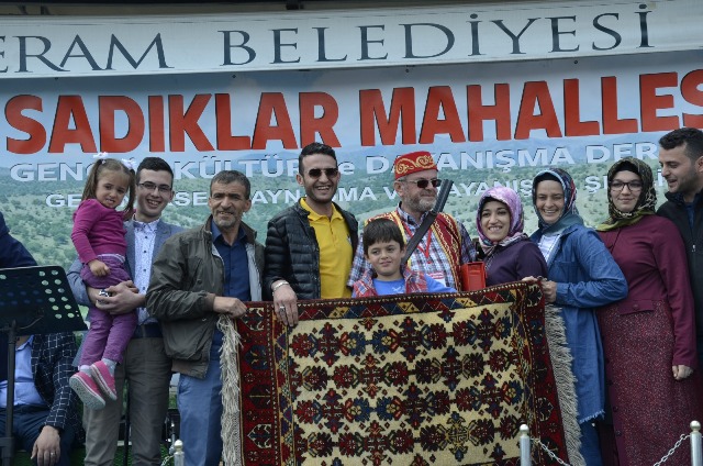 sadiklar-senlendi-(3).jpeg