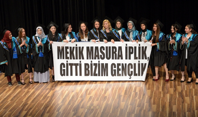 sanat-ve-tasarim-fakultesi-ilk-mezunlarini-verdi-(7).jpg