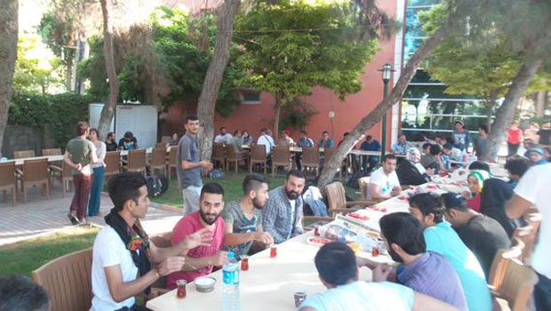 sanliurfa-da-patlama-cok-sayida-olu-ve-yarali-7522696_5046_m-001.jpg sanliurfa-da-patlama-cok-sayida-olu-ve-yarali-7522696_5046_m-001.jpg